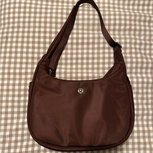 Lululemon city essential shoulder bag in brown lava cake